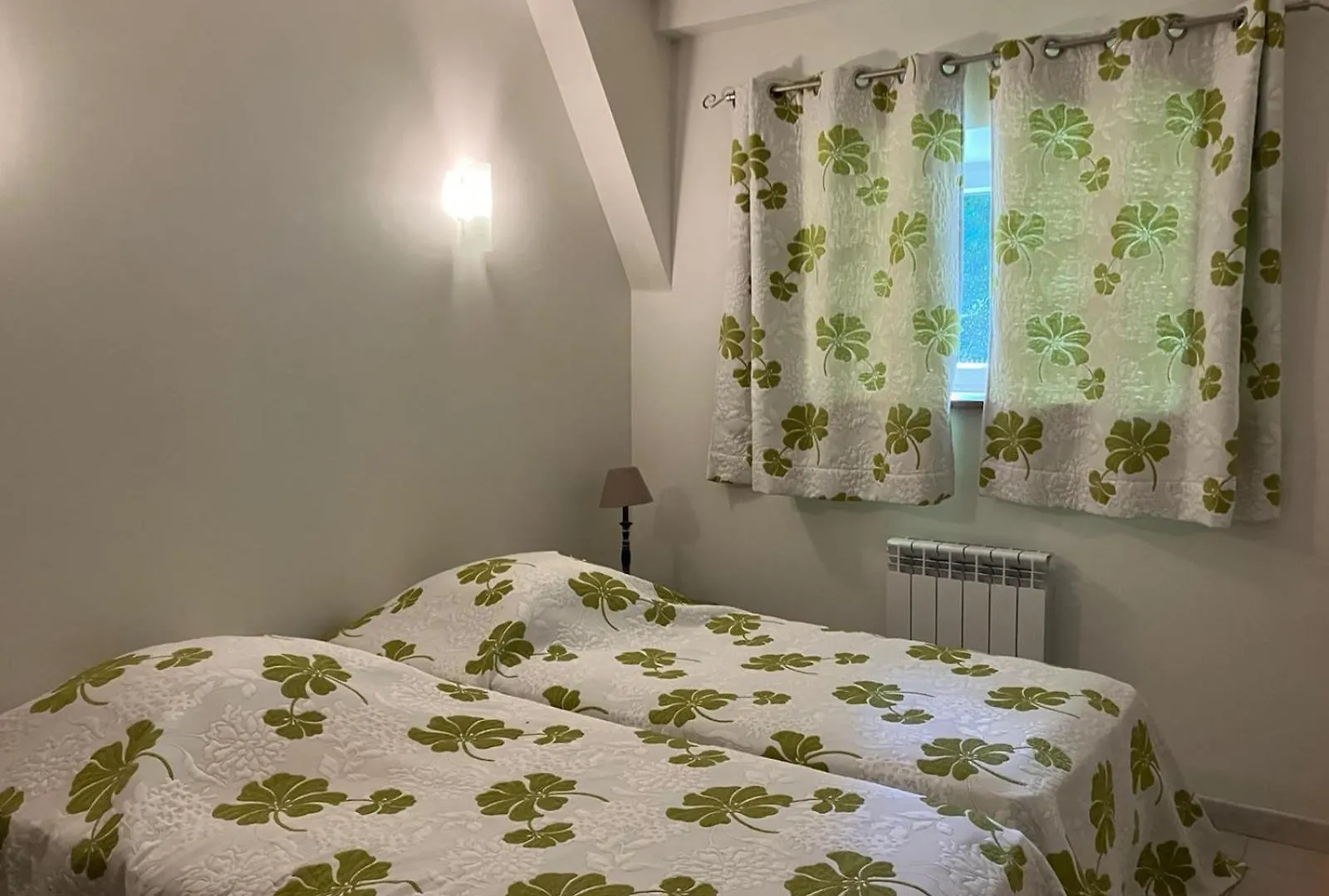 Vakantiehuis A L Ombre Du Tilleul Tour-de-Faure